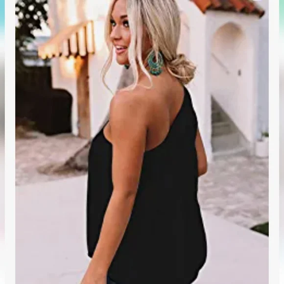 Adorable one shoulder blouse - Picture 4 of 5